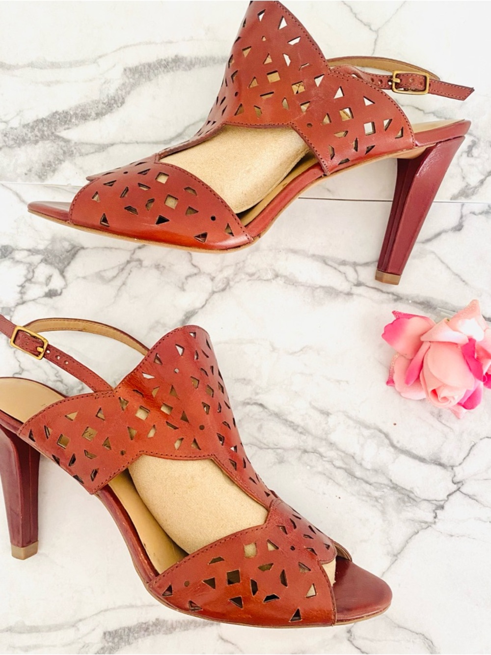 💕Banana Republic Laser Cut 4” Heels SZ 8.5 - Picture 2 of 13